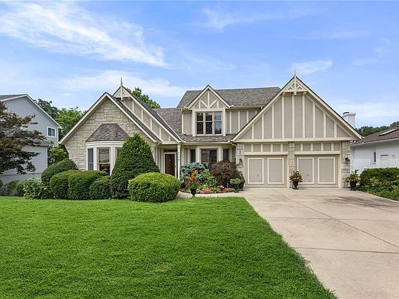 2nd image of 4108 NE Courtney Dr
