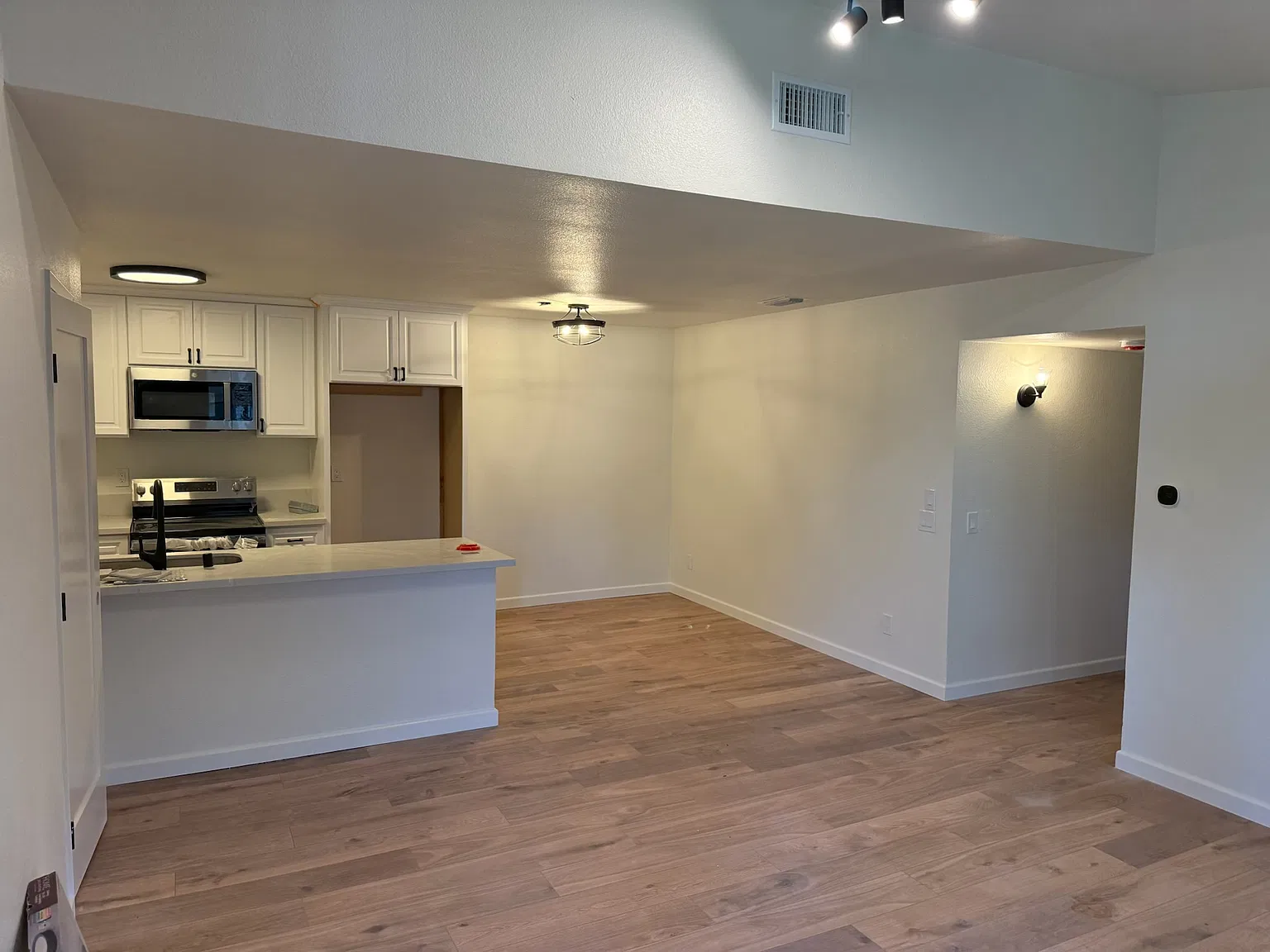 3 bed, 1132 sqft, $3,800 — Photo 2