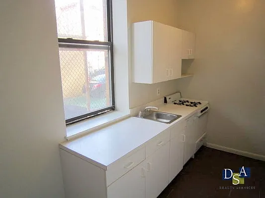 Rented by DSA Realty | media 27