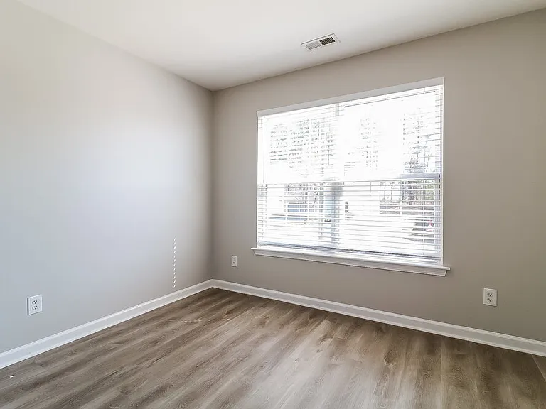 2826 Filbert St — Photo 16