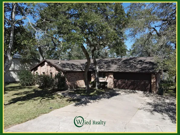 708 Catamaran Cir, Blessing, TX 77419