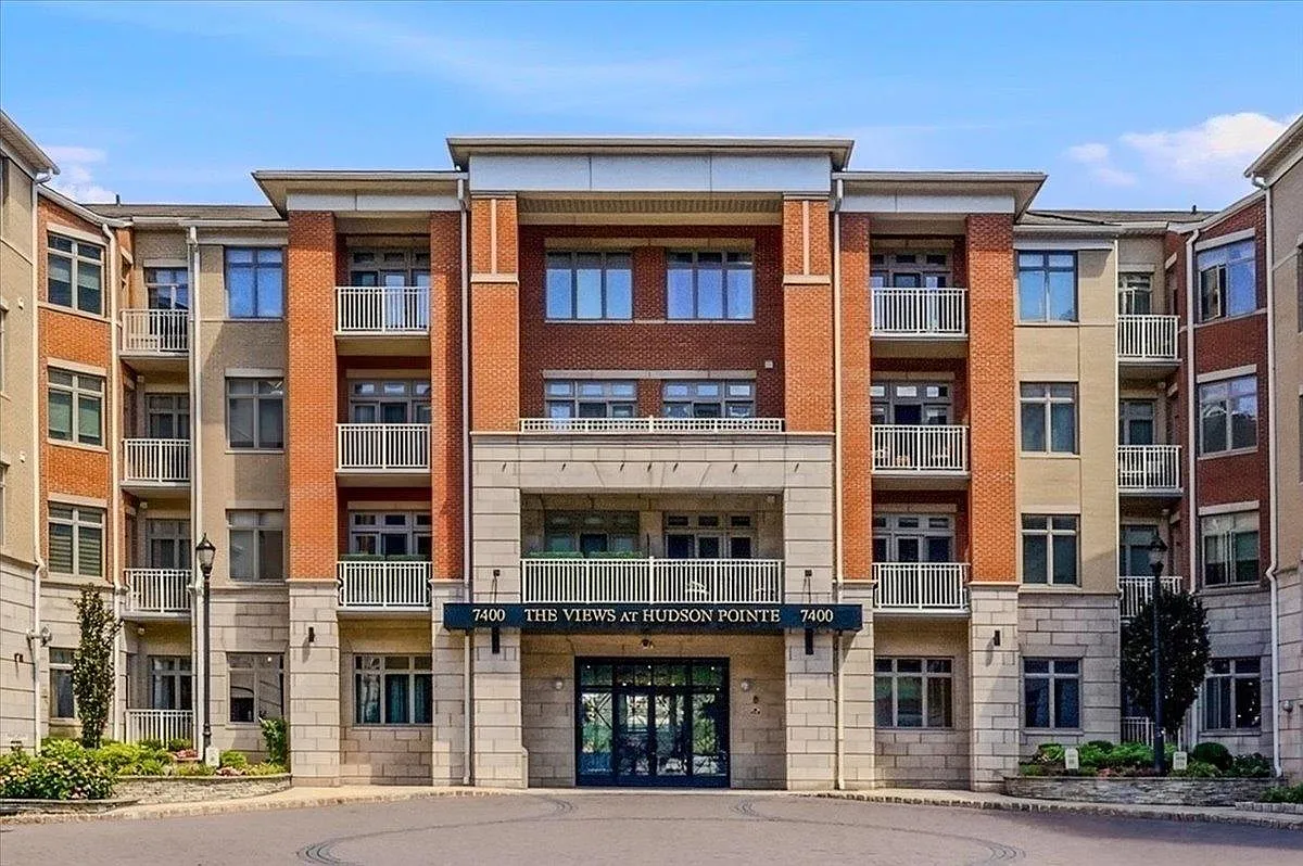 Views at Hudson Pointe — Photo 1