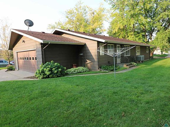 3rd image of 300 W Blaine Ave