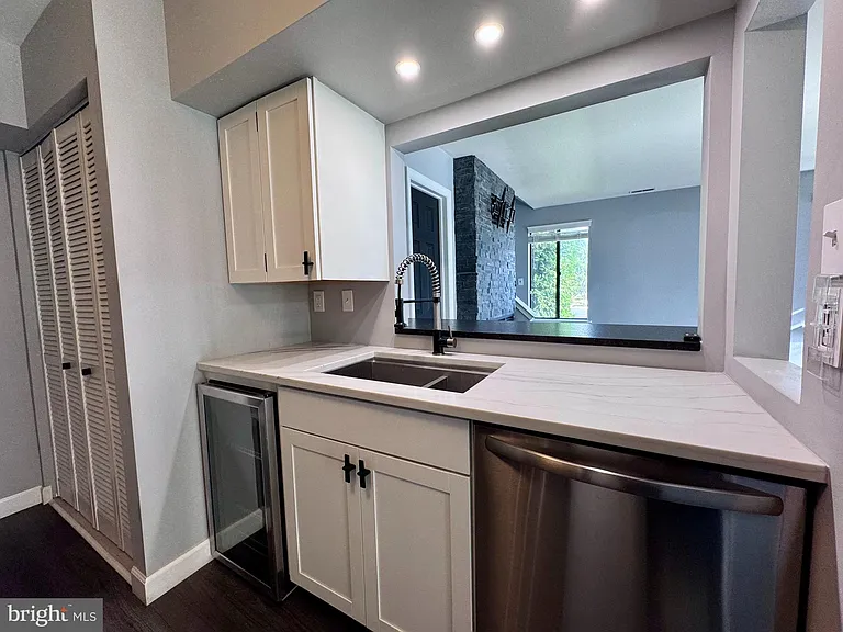 1403 Roberts Way — Photo 10