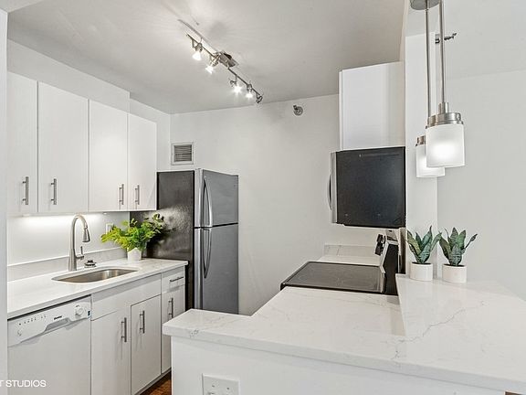 3rd image of 401 E Ontario St APT 806