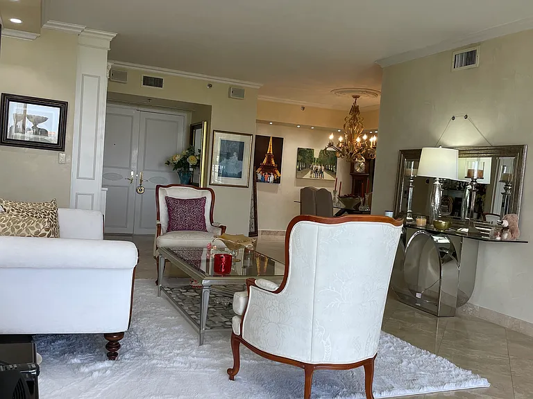 20281 E Country Club Dr — Photo 15