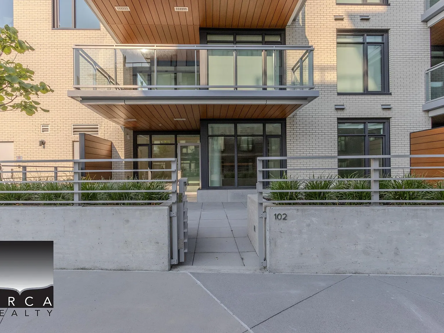 2 bed, 883 sqft, $4,200 — Photo 2