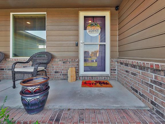 3rd image of 2609 E Casey Dr