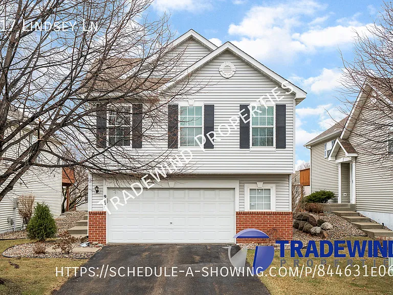 917 Lindsey Ln — Photo 1