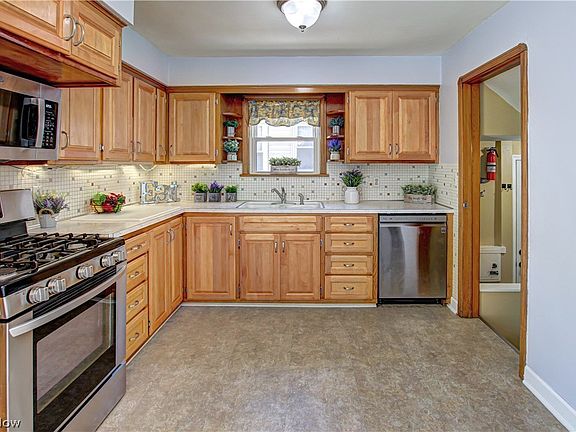 3rd image of 1707 Grovewood Ave