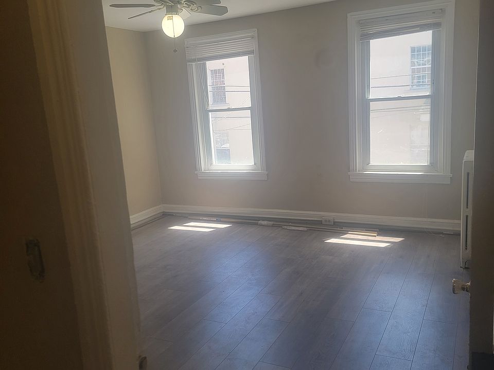 1st image of 627 Corson St