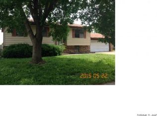 2013 Oak Tree Ln, Cahokia, IL 62206