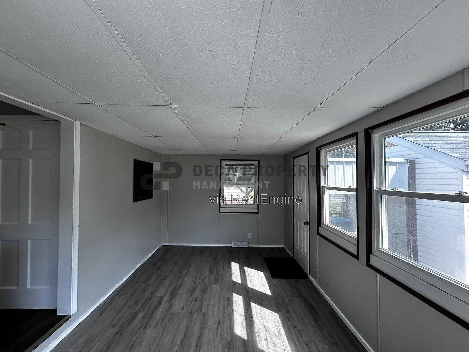 3 bed, 1.0 bath, 972 sqft, $1,295 — Photo 4