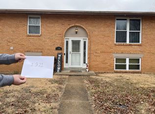 5802 Mayberry Dr, Imperial, MO 63052