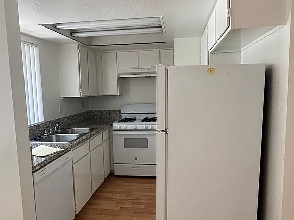 3rd image of 404 Myrtle St APT 4