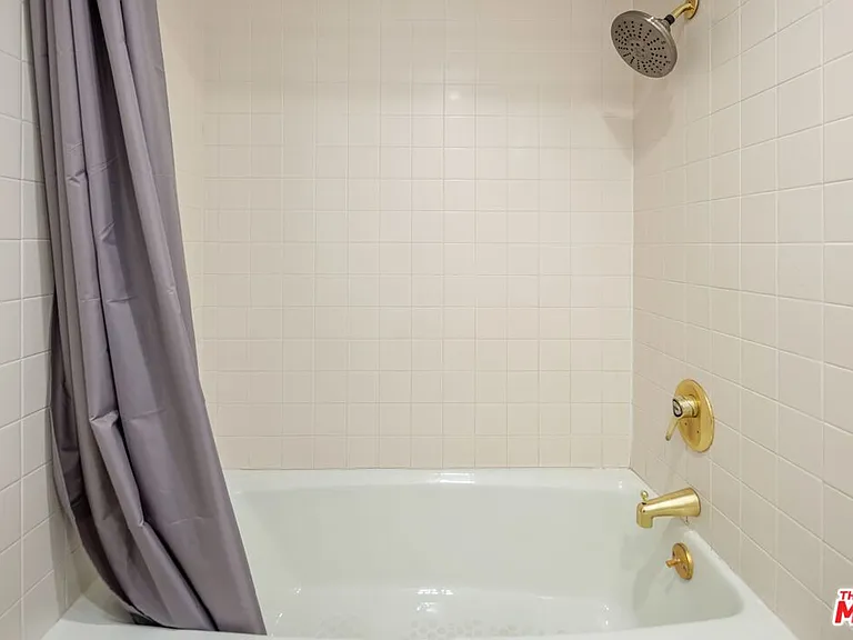 10724 Wilshire Blvd #712 — Photo 32