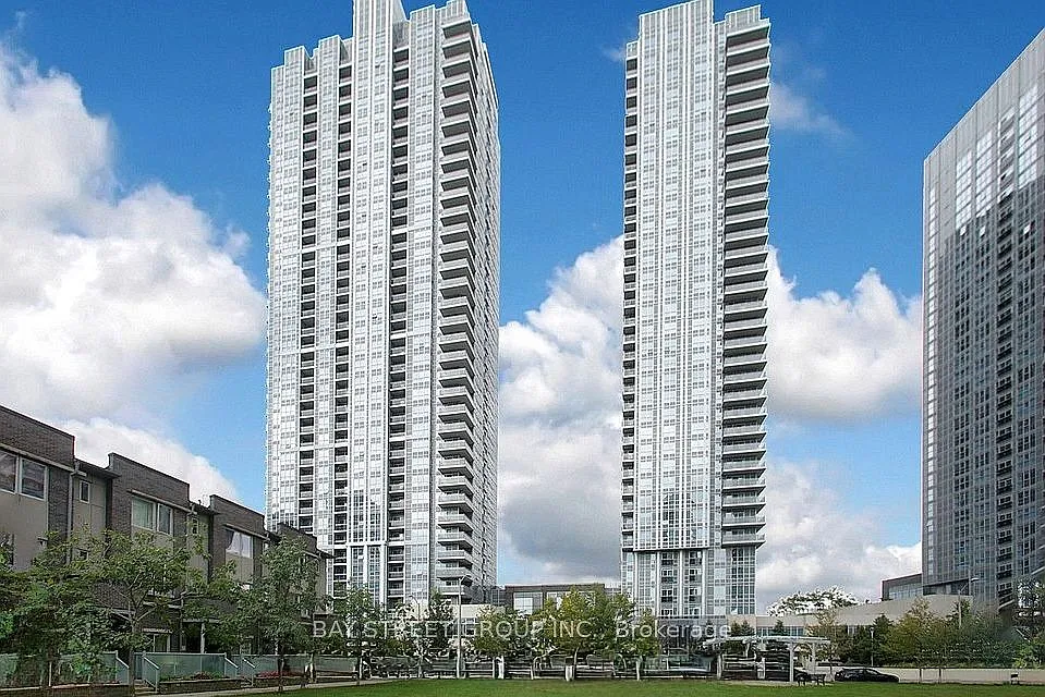 275 Village Green Sq #2123