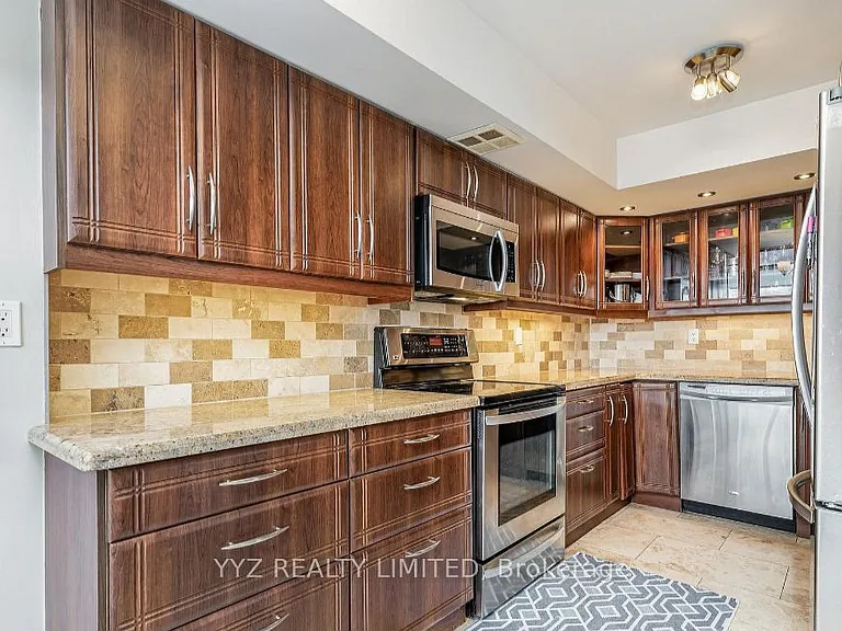 7440 Bathurst St #807 — Photo 14