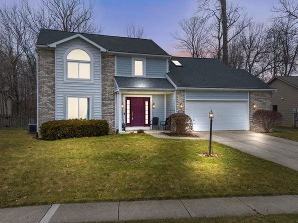2126 Weather Wood Pl, Fort Wayne, IN 46818