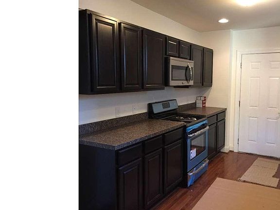 5th image of 607 E 7th St