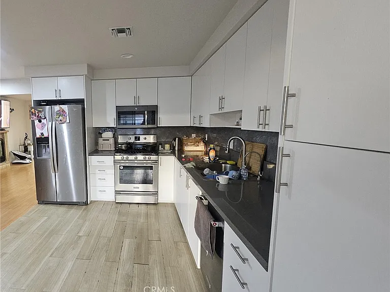 10535 Samoa Ave — Photo 6