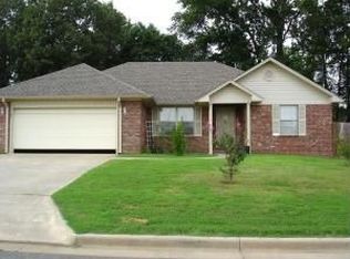 2103 E 20th St, Russellville, AR 72802