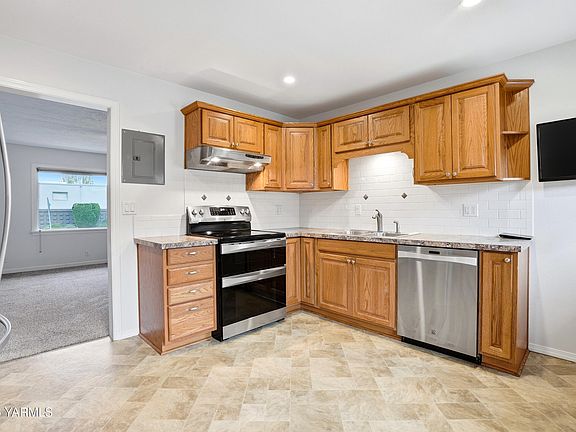 3rd image of 4105 Snowmountain Rd