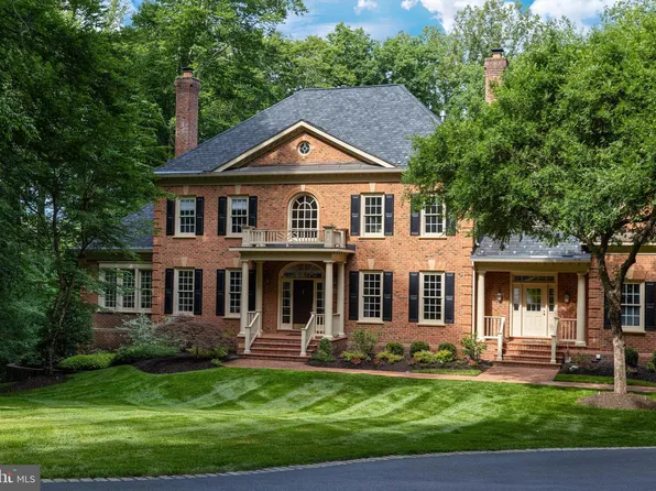 8600 Cathedral Forest Dr, Fairfax Station, VA 22039