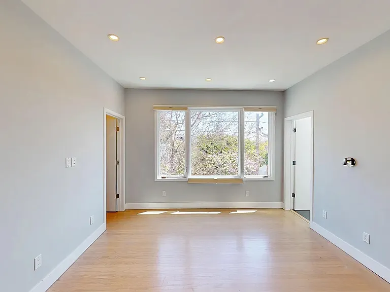 642 Mississippi St — Photo 14