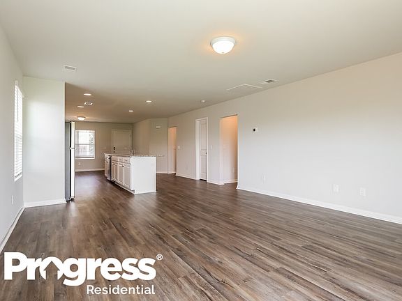 4th image of 451 Pollyanna Dr