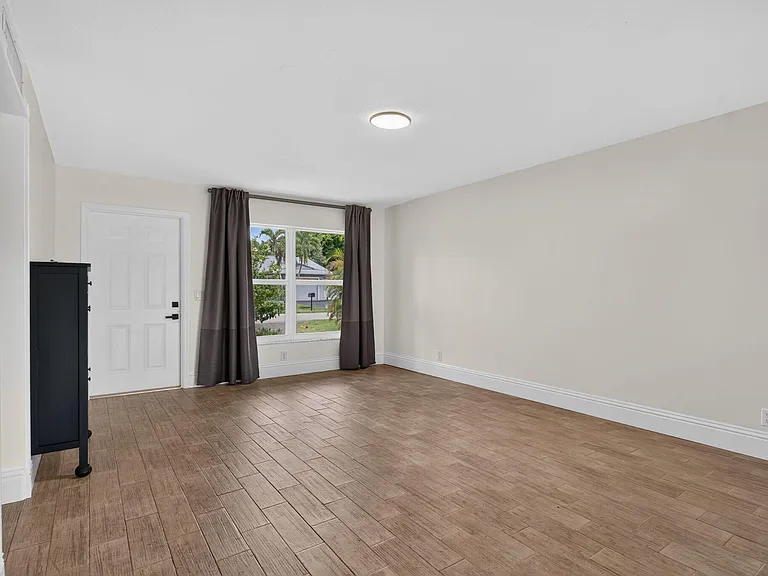 6410 NW 34th Ave — Photo 17