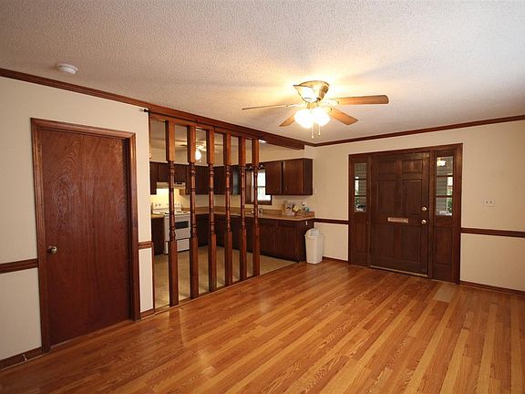 4th image of 4630 Bellview Ave #B