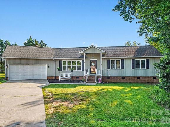 2nd image of 114 Redbird Ln
