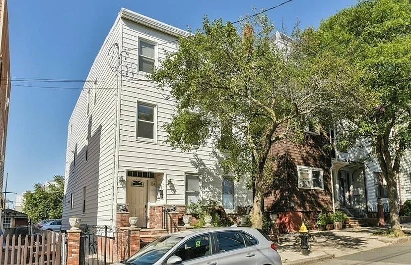 2 bed, 900 sqft, $2,995 — Photo 3