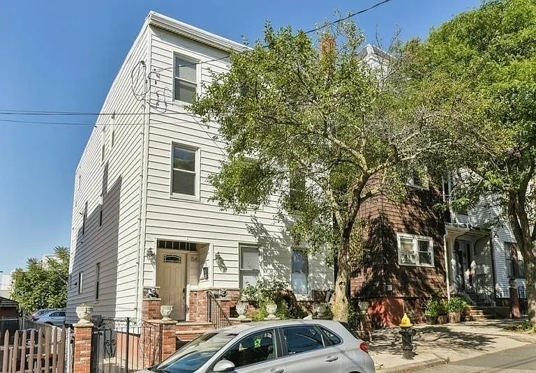 154 Webster St #2 — Photo 3