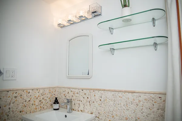 Rented by New York City Moves Team LLC | media 16