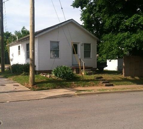 2nd image of 965 W Douglas St