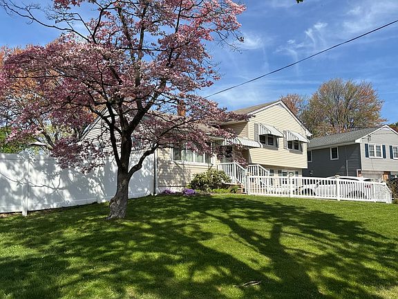 3rd image of 28 Evergreen Rd