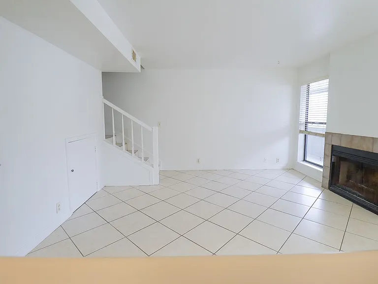 2433 E 87th St #282 — Photo 7