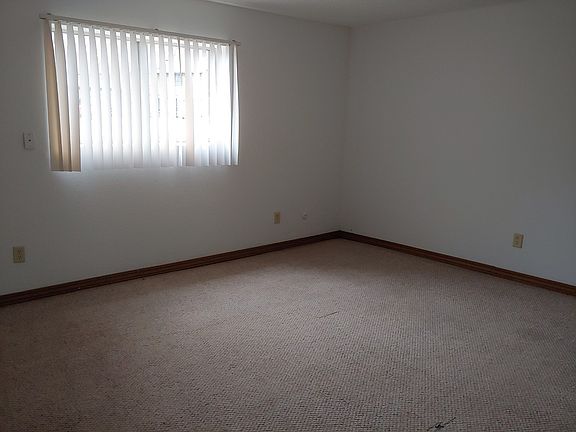 3rd image of 622 Boxwood Dr #1