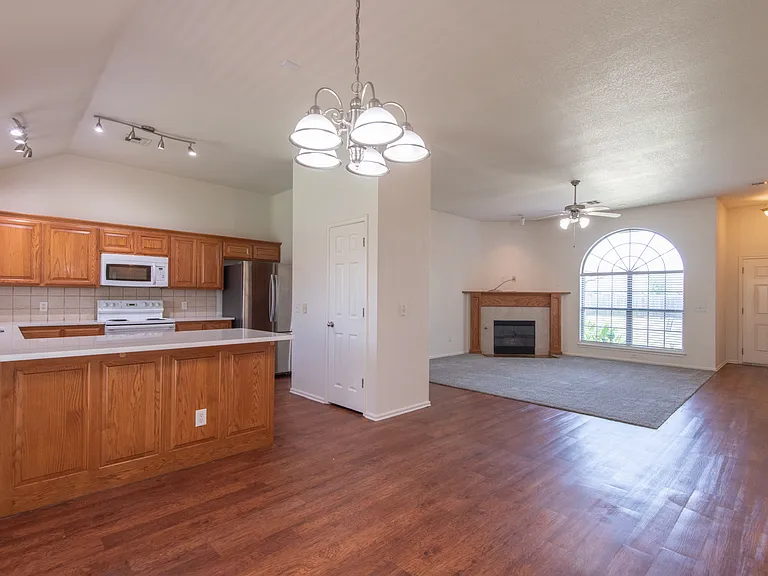 17405 Bronze Ln — Photo 8