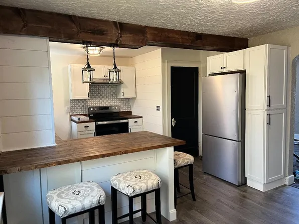 98 Hill Ave, Carnegie, PA 15106