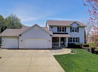 802 Lexington Dr, Waunakee, WI 53597