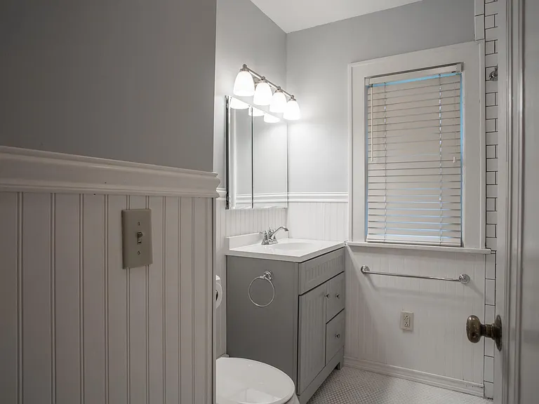 6420 Oak St — Photo 32
