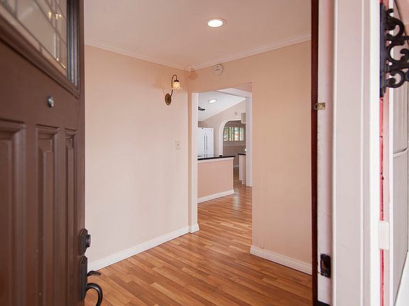 4th image of 252 S Glenwood Ave