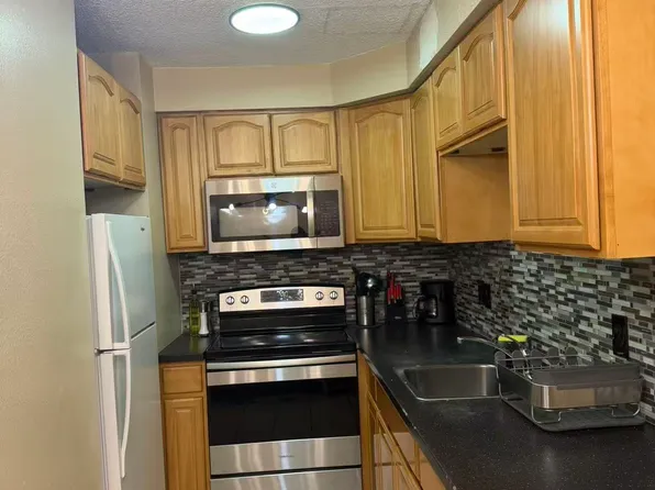 12037 Des Moines Memorial Dr S APT 5, Burien, WA 98168
