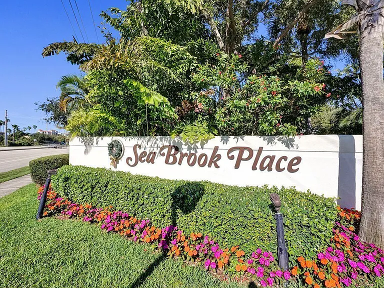260 Seabreeze Cir — Photo 8