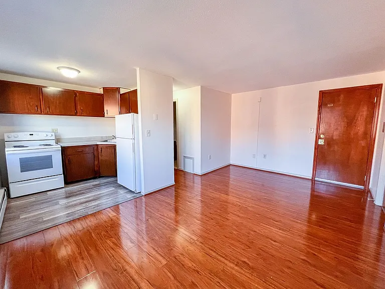 322 Hudson St / Luca Investments LLC — Photo 3