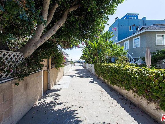 Walk street to the beach