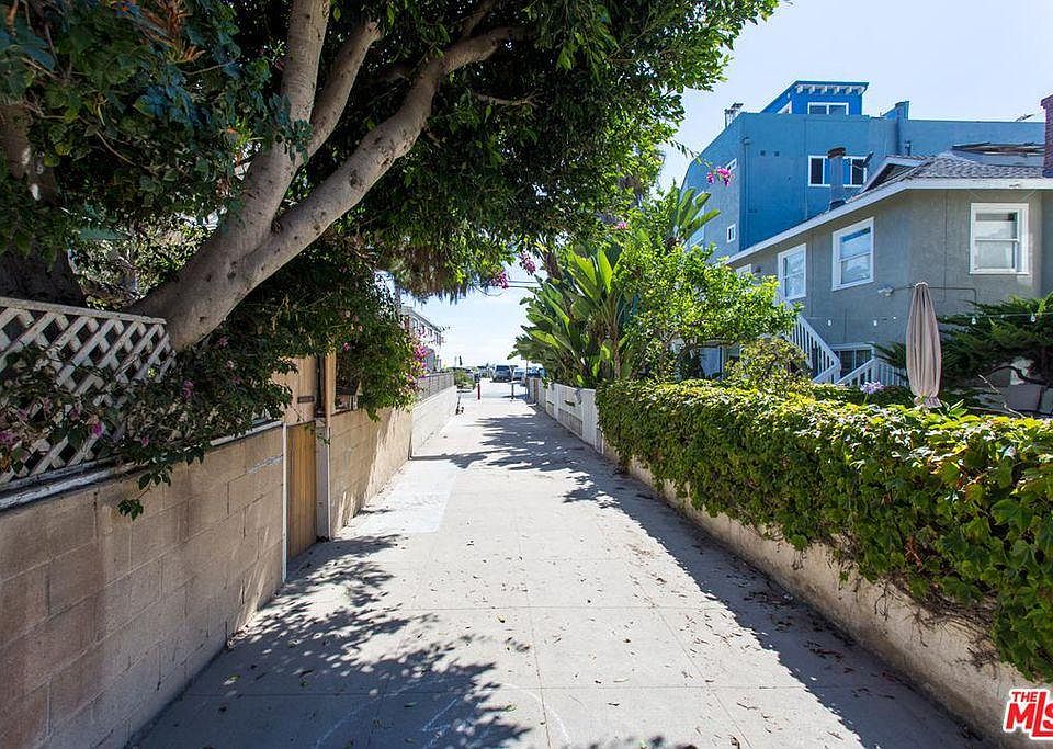 Walk street to the beach